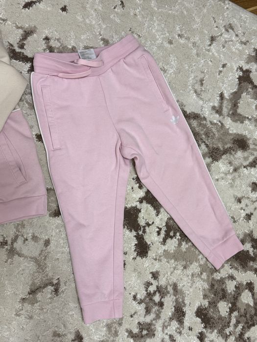 Костюм adidas на дівчинку