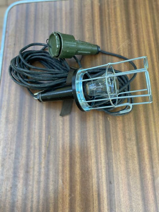 Lampa przenośna  warsztatowa    z wojska oryginał
