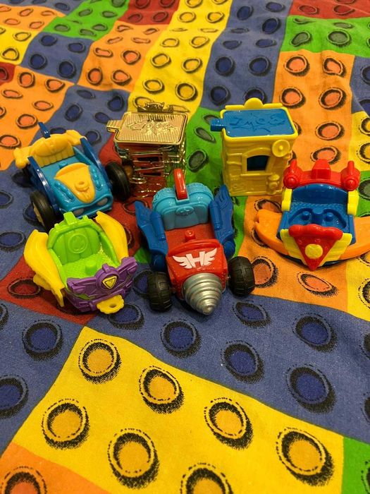 SuperThings _ Super Zings. Pojazdy, kryjówki.