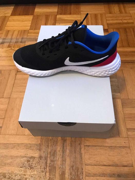 Ténis Corrida Nike Revolution 5 GS BQ tamanho 38.5
