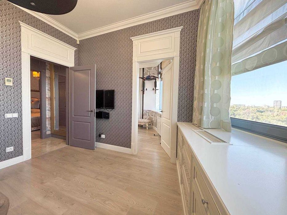 Три спальни! Генератор! ЖК Славия. Продам квартиру в Днепре. Срочно.