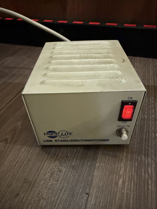 Стабилизатор питания Tripp Lite 500w