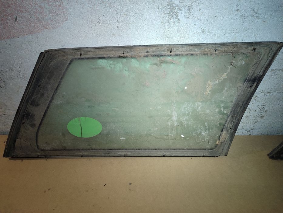 Задні бокові скла багажнику Пассат Б4,Б3 універсал