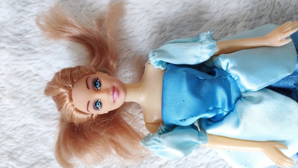 Lala z plastiku w typie "Barbie"