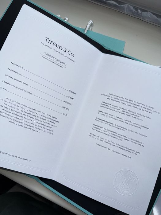 помолвлене кільце від Tiffany & Co.
