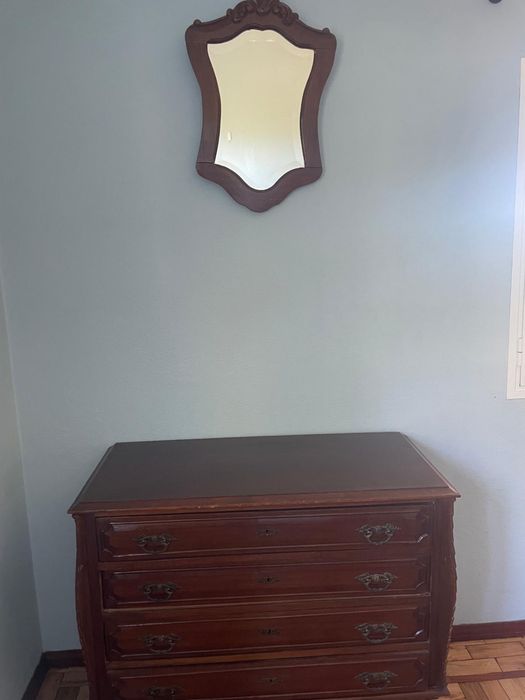 Vendo Conjunto de Quarto Vintage em Madeira Maciça