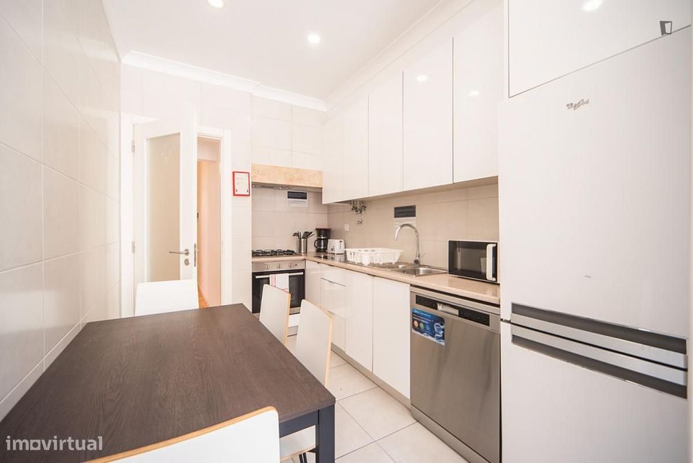 Quarto - localizado em Sete Rios Lisbon