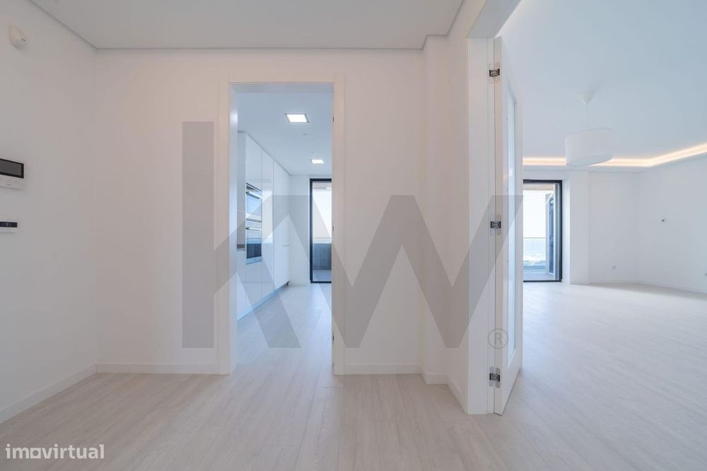 Penthouse T2 de Luxo com Terraço e Jacuzzi Privado | Vista Mar 180º