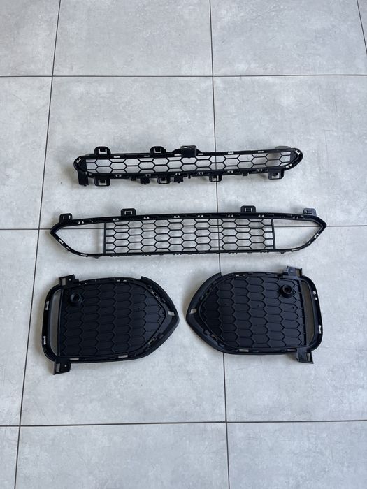 Решітки в бампер bmw F15 м пакет центральна решітка бмв Ф15