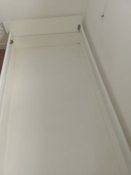 Cama solteiro branco