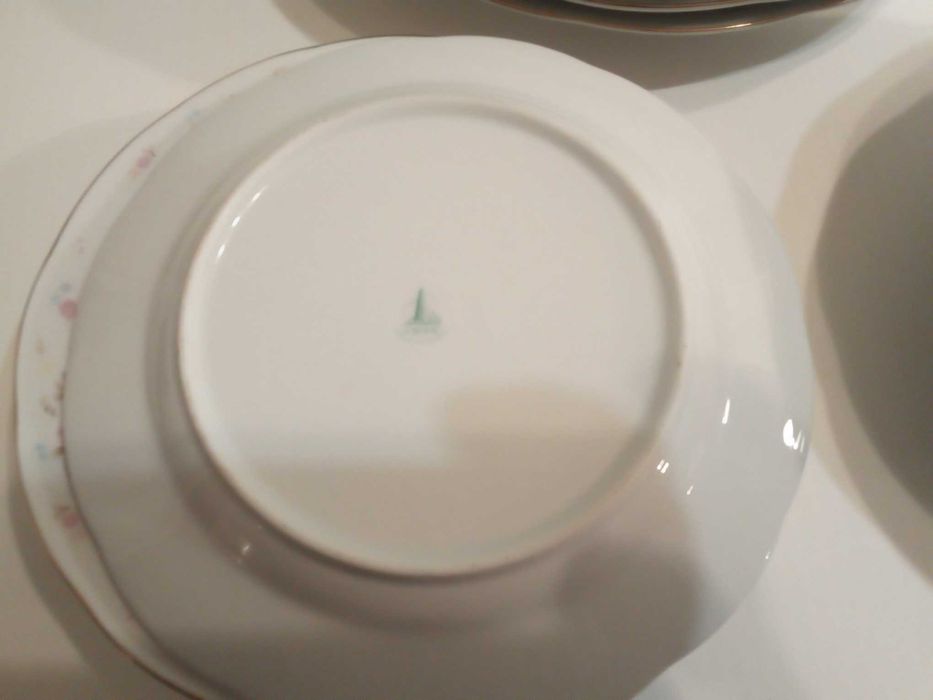 Serviço de jantar antigo para 4 pessoas, de Yong Sheng Porcelain Comp.