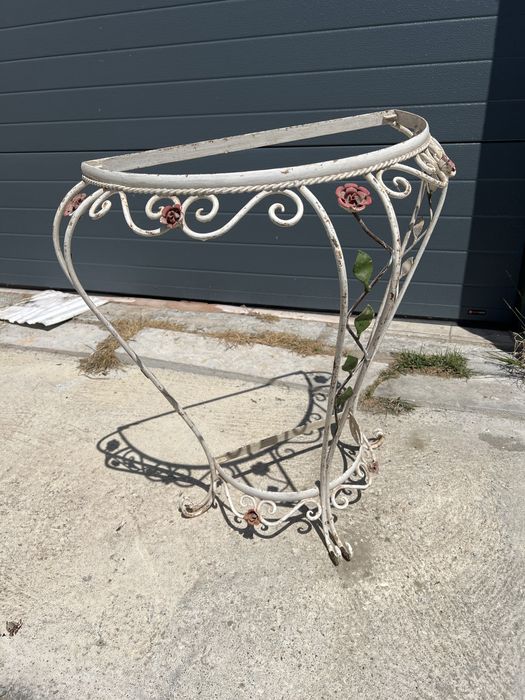 Espelhos, cabides, molduras rusticas antigas em ferro