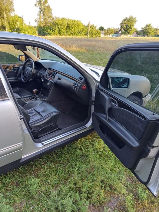 Mercedes Bens E-250