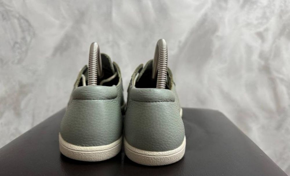 Нові Жіночі шкіряні анатомічні кросівки dansko