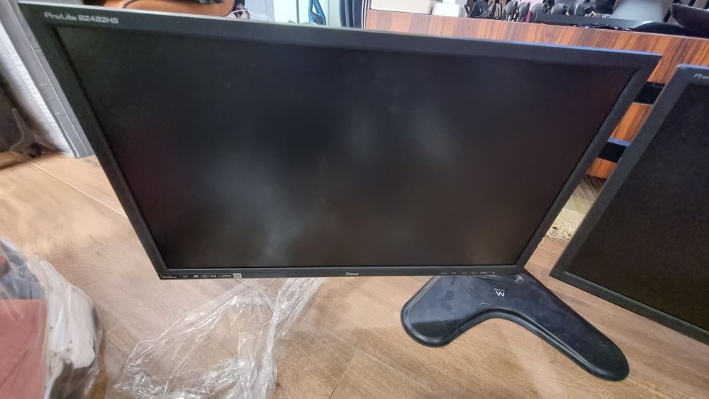 SALDO - 2ecran de computador com suporte incluido