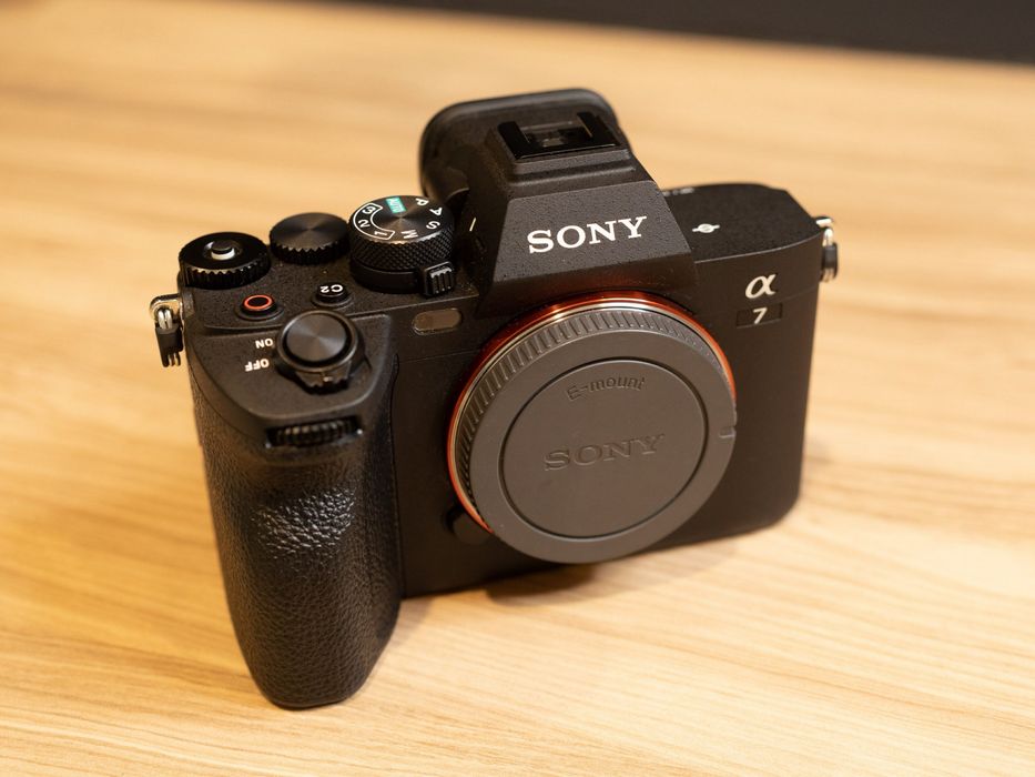Sony A7 IV (Body) em estado absolutamente como novo.