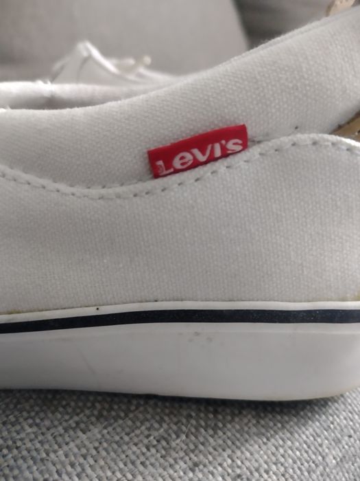 Białe trampki  levis'a