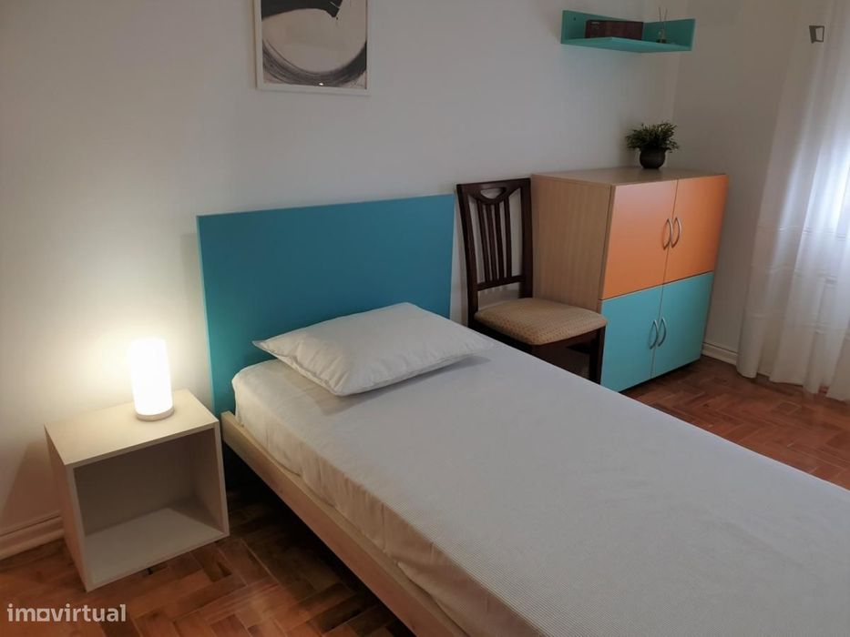 Quarto - localizado em Parque das Nações Lisbon