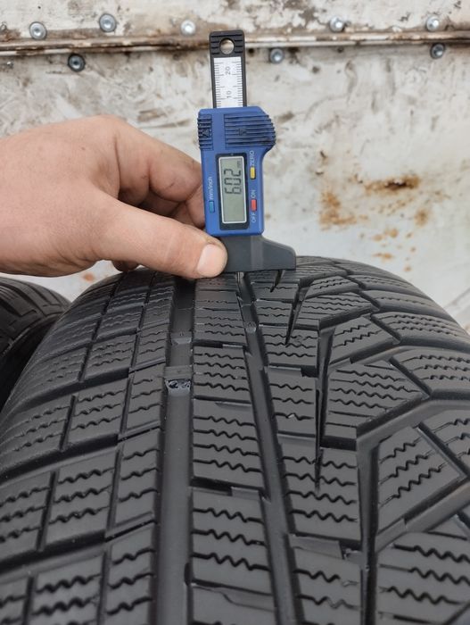 215/60/17 Hankook winter icept Evo 2