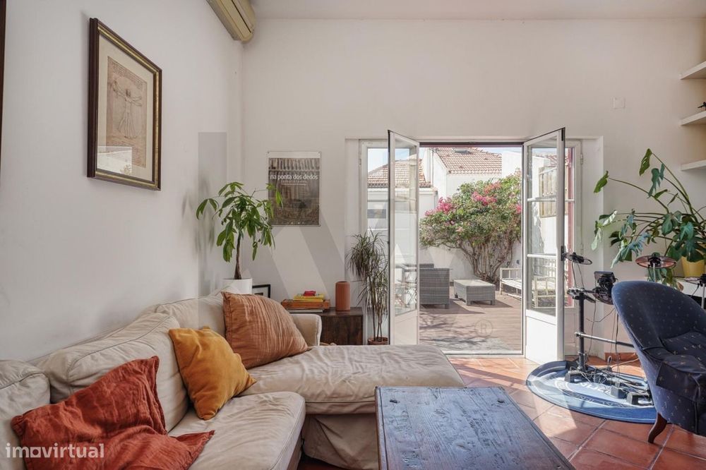 Fantástica Moradia V2+1 em Caselas | Lisboa