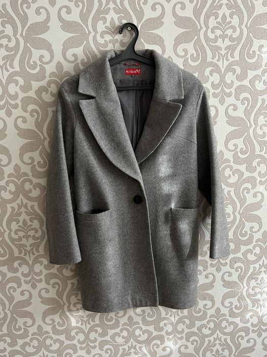 Пальто жіноче сіре