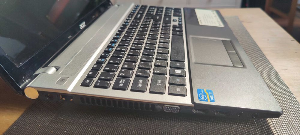 Acer V3-571 - 15,6 cala -Core i3 4x2,10 GHz -6GB Ram -256GB SSD -Win10