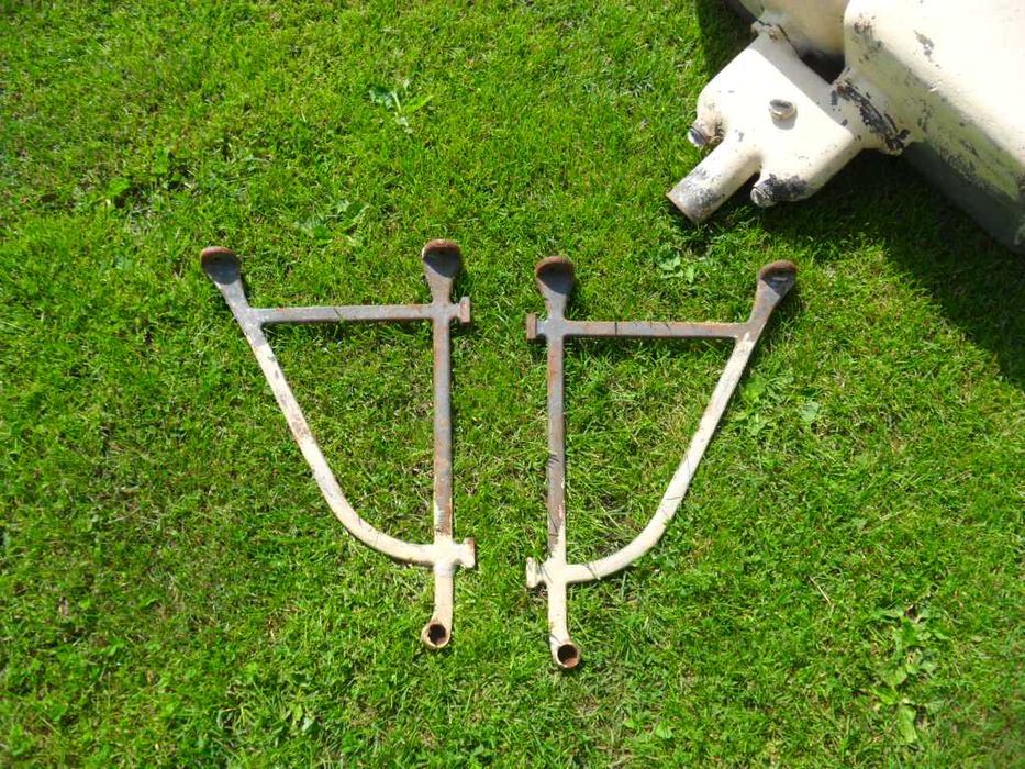 Stara umywalka żeliwna z prlu