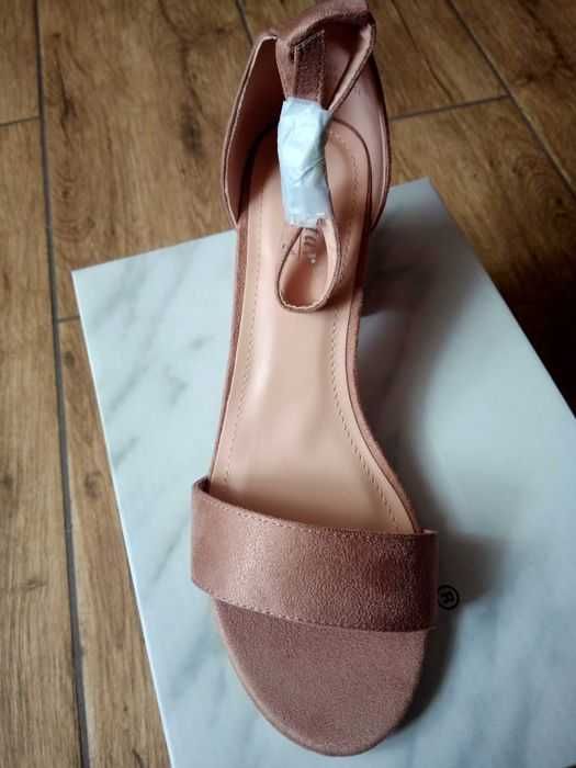 Damskie sandały 38 obcas 6cm