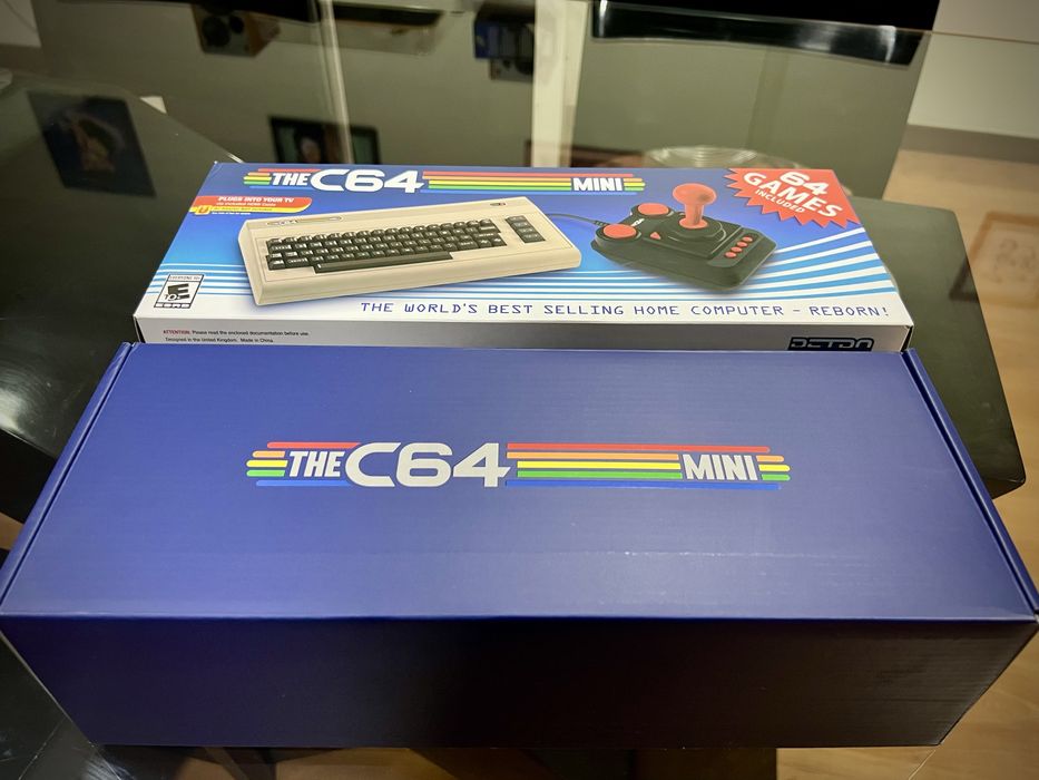 The C64 Mini - Aberto apenas para testes e exibição.