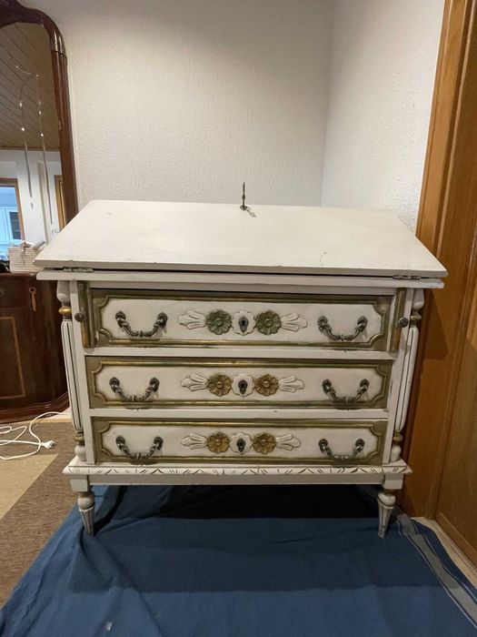 Artigo 12 - Escrivaninha antiga Estilo Luís XV