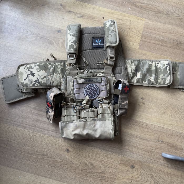 Продам плитоноску с турникетами