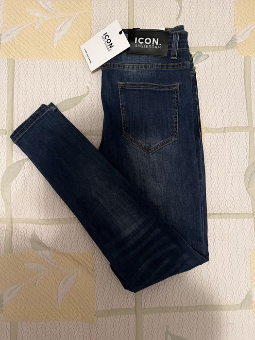 Męskie spodnie z metką