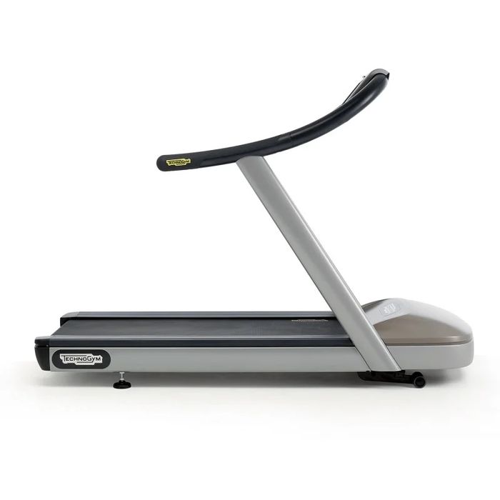 Професійна бігова доріжка  TechnoGym Jog Excite 700