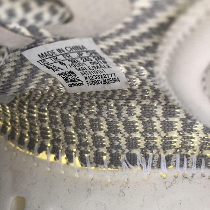 Жіночі Кросівки Adidas Yeezy Boost 350 V2