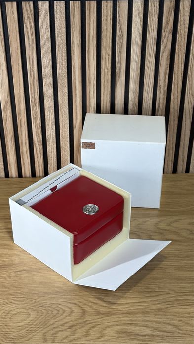 Omega caixa como nova