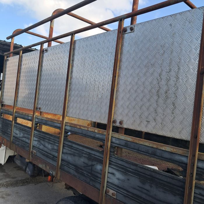 Caixa de carga    para transporte  de animsis  vivos