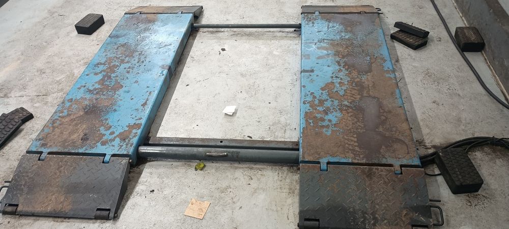 Podnośnik nożycowy Normet 3T