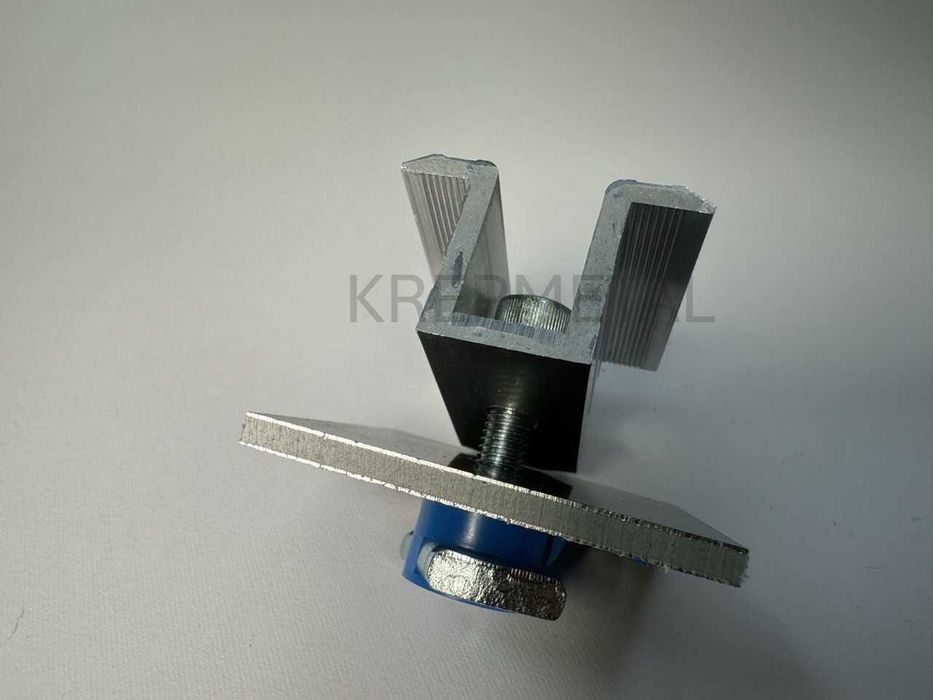 Міжмодульне кріплення в зборі для кріплення сонячних панелей.