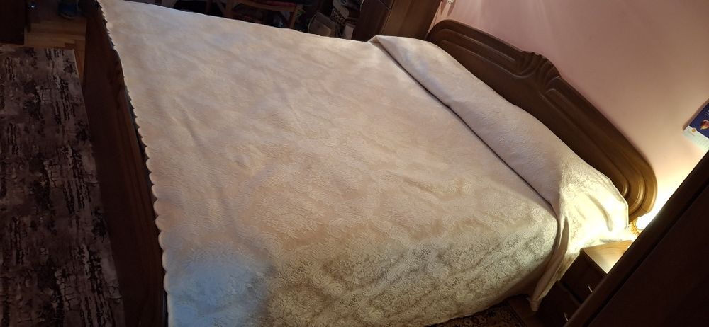 Продається двоспальне ліжко