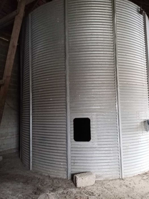 Silos wewnętrzny. Bin. Silos zbożowy