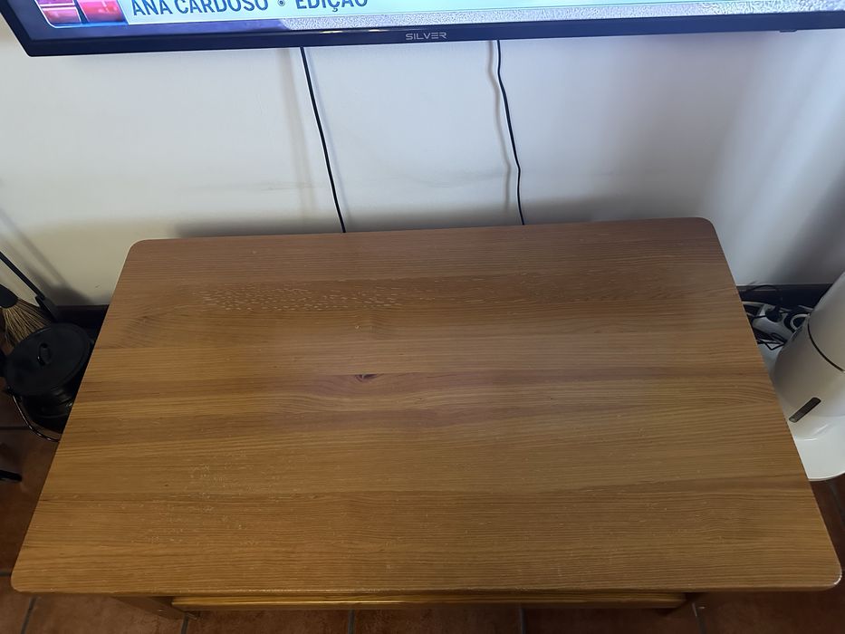 Mesa em madeira de Cerejeira