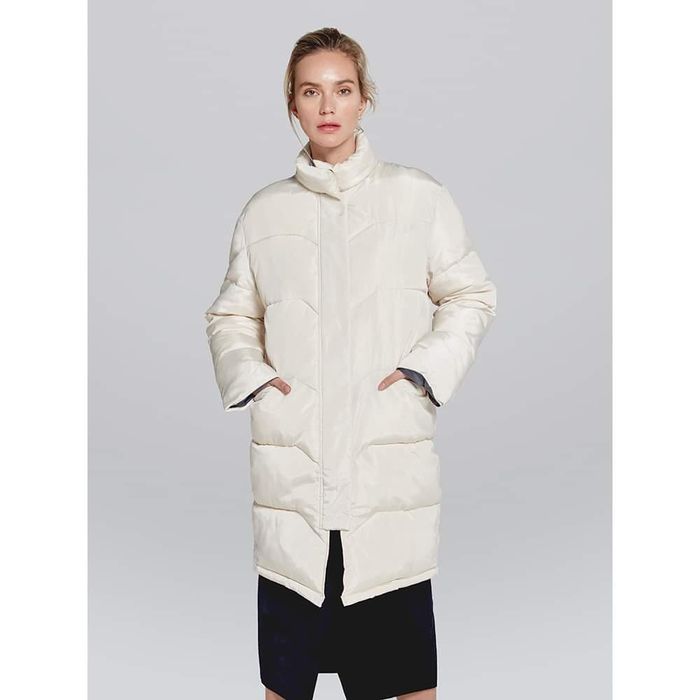 Продам Новую женскую удлиненную куртку размер М молочного цвета
