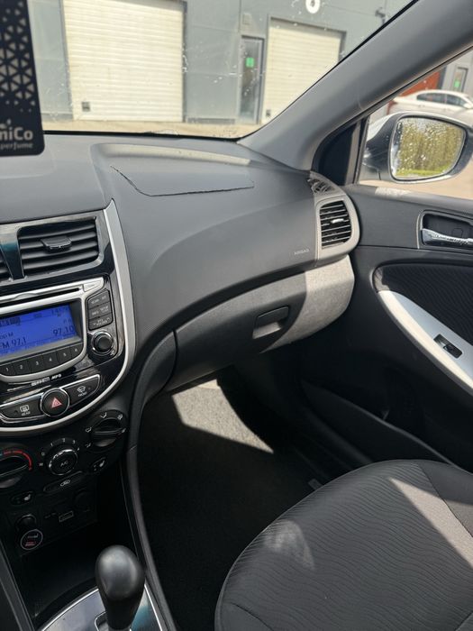 Hyundai accent 2012
