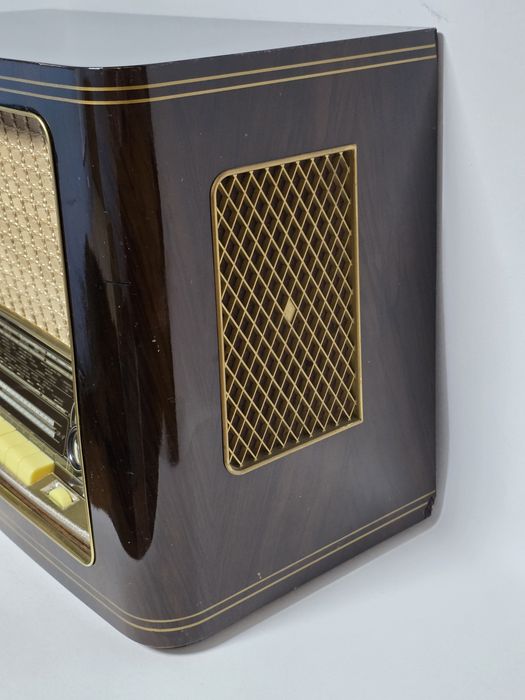 Rádio antigo reparado SABA