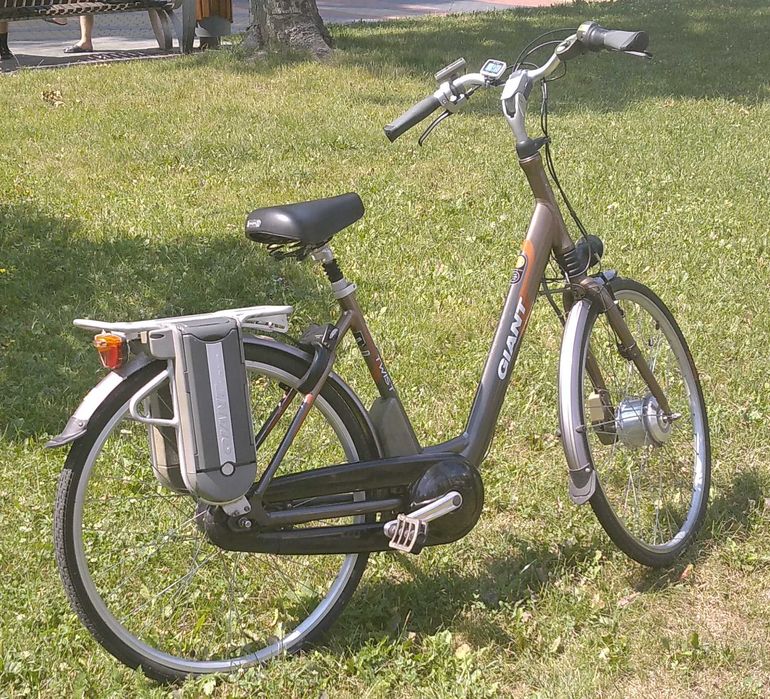 Електровелосипед Giant Twist
