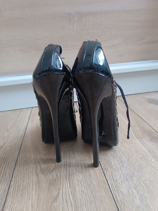 Mega wysokie szpilki