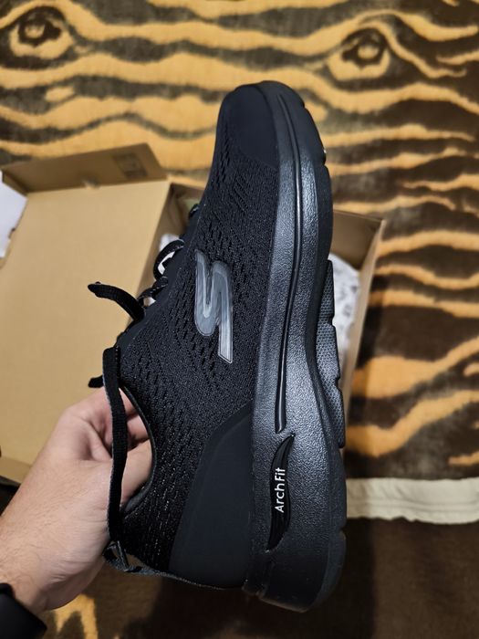 Vende se sapatilhas go walk archfit tamanho 43 pretas