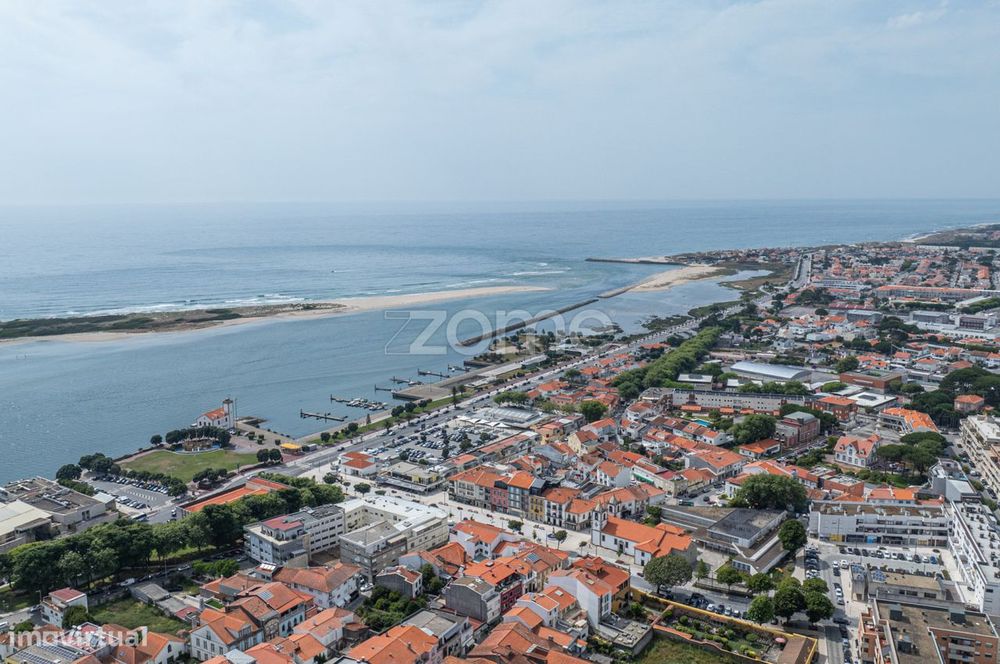 Apartamento T2, renovado, junto à marginal de Esposende