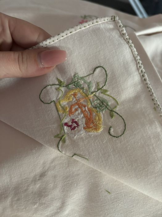 Toalha de mesa com bordado manual com 12 guardanapos