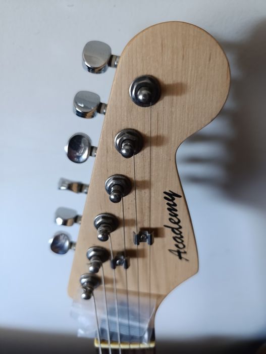 Guitarra elétrica, como nova.